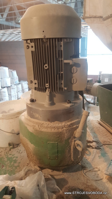 Čtyřsloupový hydr. lis pro lisování keramických materiálů a cihel CJC 120 (Ctyrsloupovy hydraulicky lis CJC 120 pro lisovani keramickych materialu a cihel  (14).jpg)